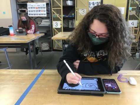 Despite the fact that she’s enrolled in Advanced Ceramics, 11th grade art student Elena Rodriguez spends her Block 6 Art class completing an independent study in virtual animation. Rodriguez spent her morning on Thursday, March 11th practising moving cartoon mouths and facial expression in time with words and music. “It’s very fun, I like that I get to spend time drawing. Hybrid is a little more challenging and we dont get to do all the usual fun stuff, but it’s still interesting and nice to have an art class,” says Rodriguez.