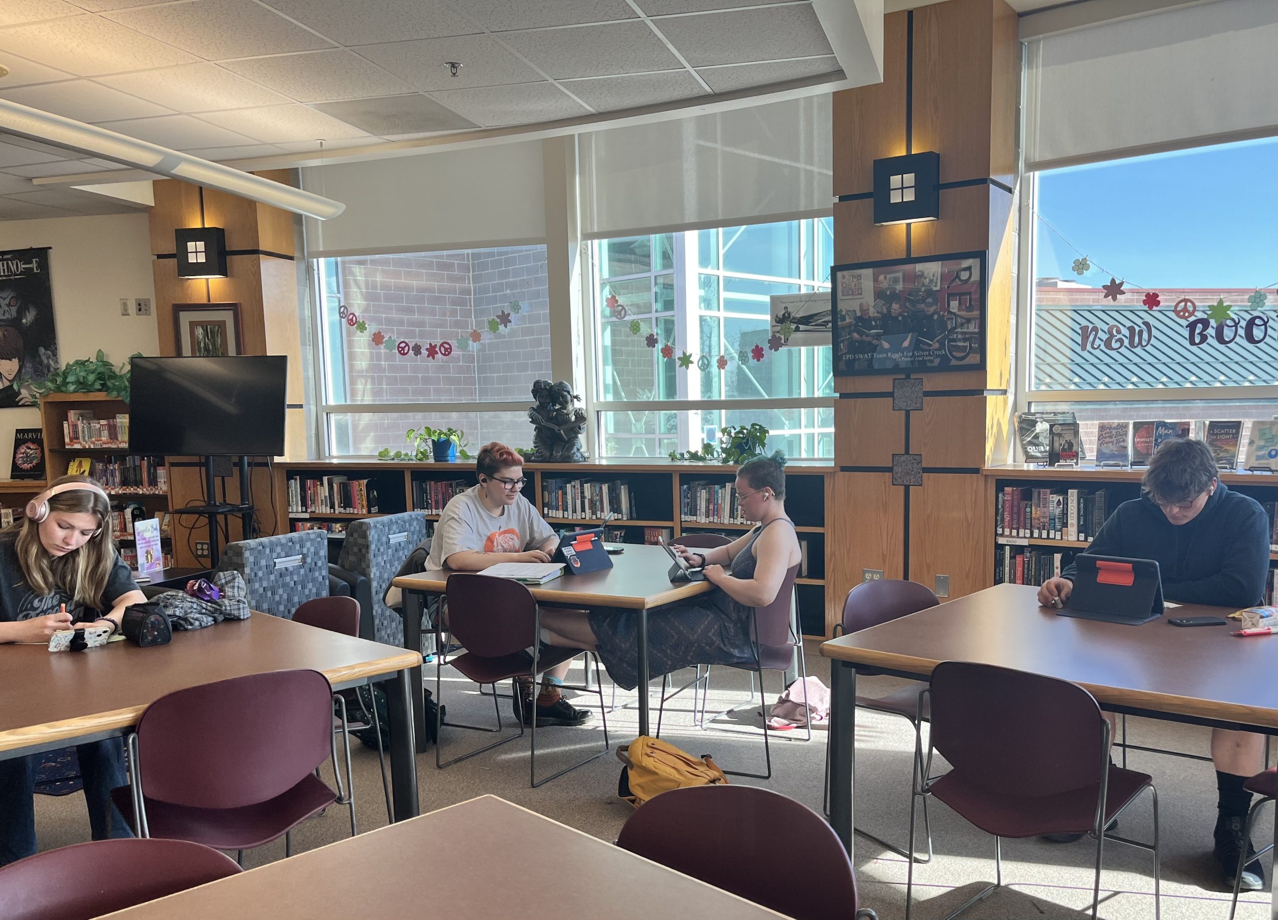 From Left, Violet Vanderwood, Nora Legg, Hayden Pritchard, and Josh Longenecker sit in the library, a quiet place to work, doing assignments from class.