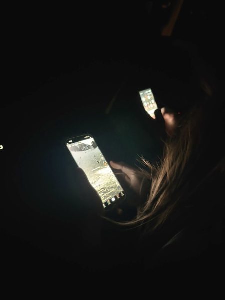 Social media often presents a distorted version of reality. Users are overwhelmed with the seemingly perfect lives of their peers or online creators, building unrealistic expectations.
